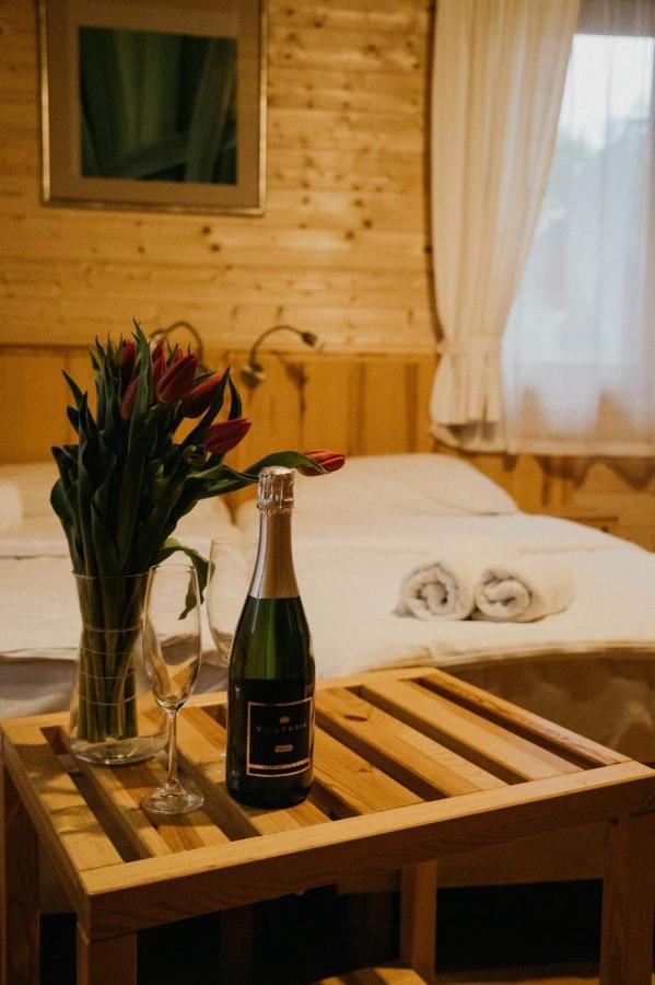 Daglezjowy Dwor Hotel Osiek  Eksteriør billede