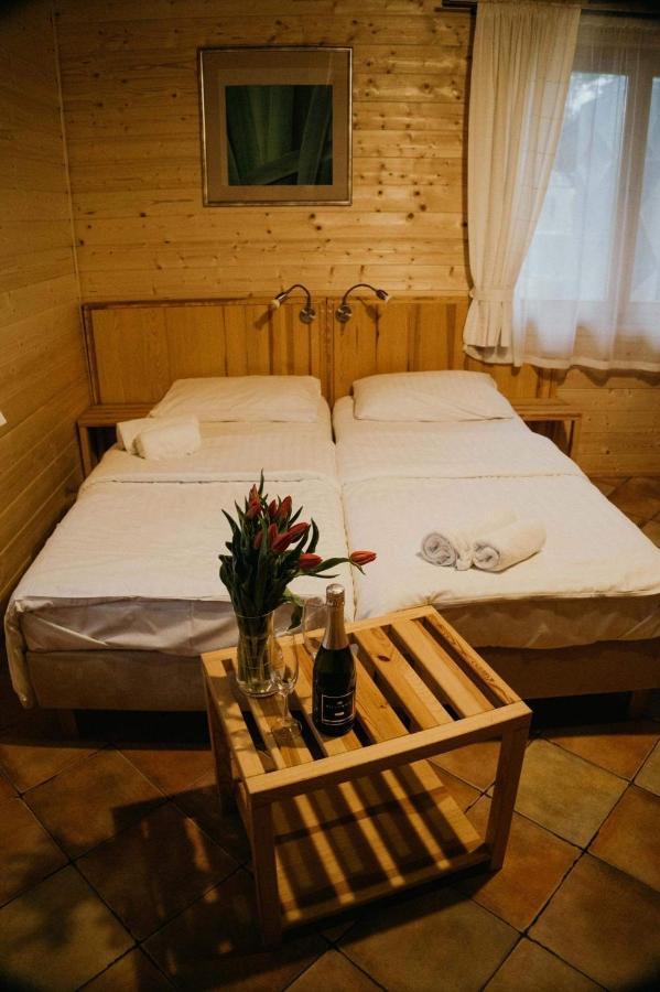Daglezjowy Dwor Hotel Osiek  Eksteriør billede