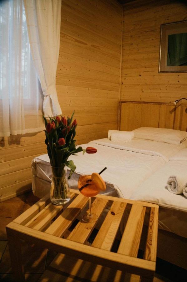 Daglezjowy Dwor Hotel Osiek  Eksteriør billede