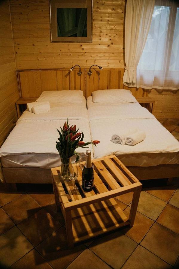 Daglezjowy Dwor Hotel Osiek  Eksteriør billede